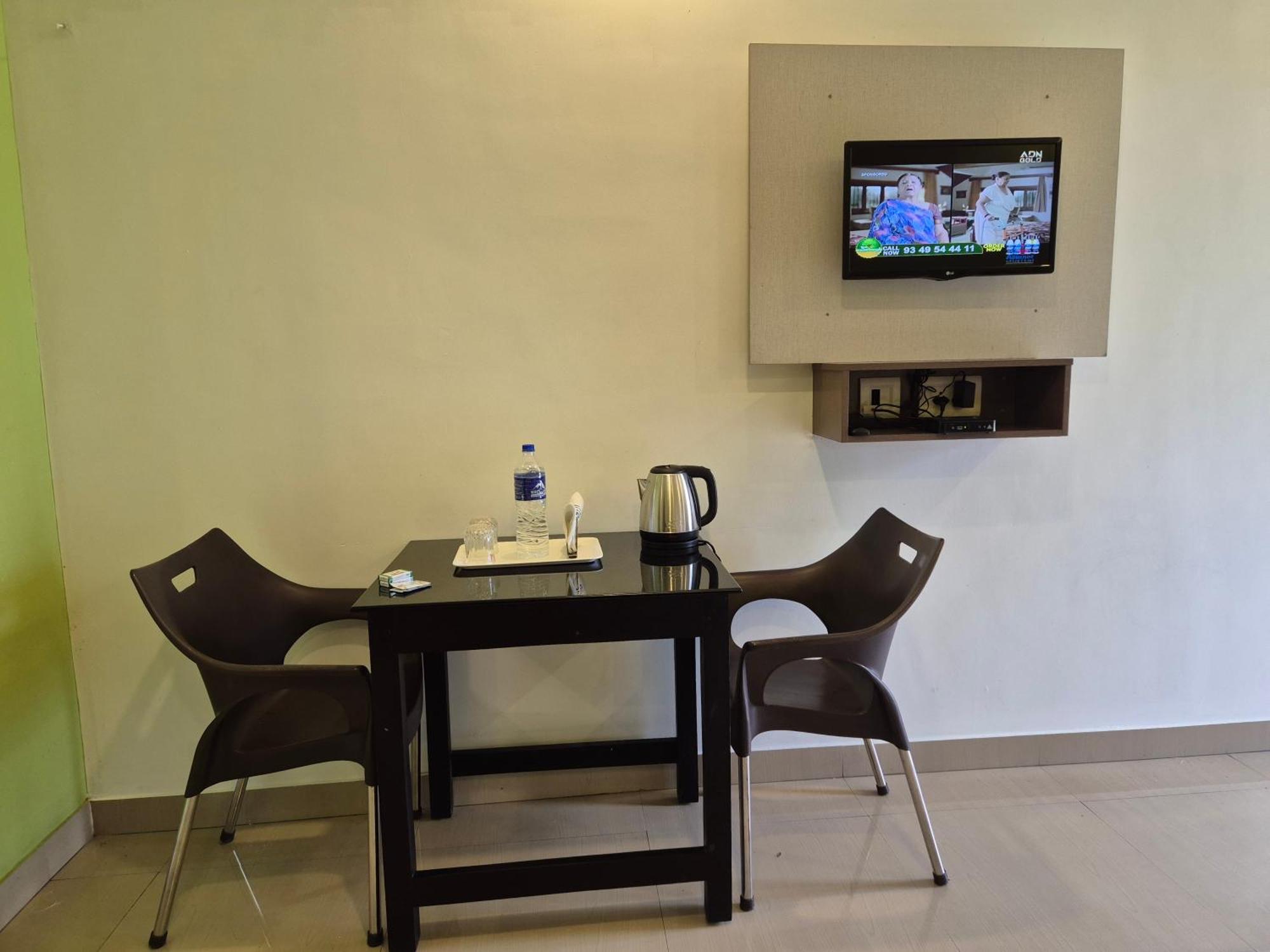 Alfa Inn Недумбасери Екстериор снимка