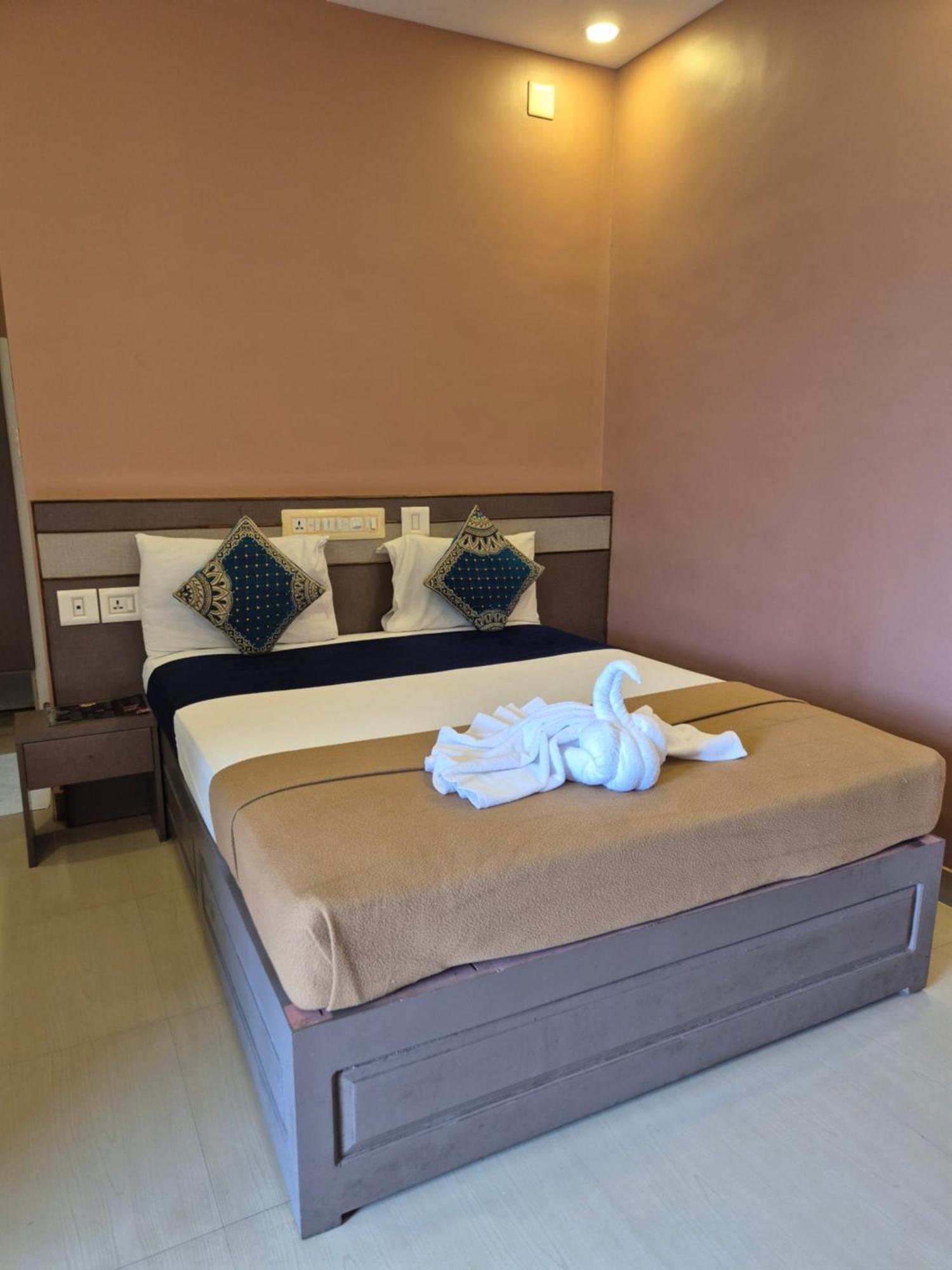Alfa Inn Недумбасери Екстериор снимка