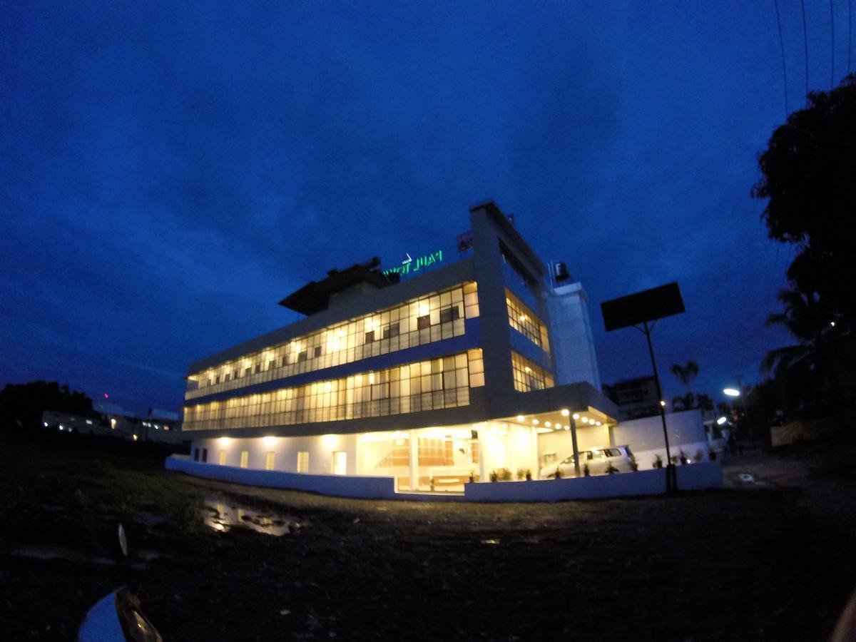 Alfa Inn Недумбасери Екстериор снимка